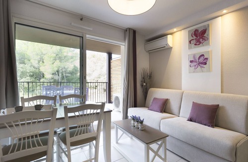 Remoulins Condo | Appart près du Pont du Gard | piscine + Wi-Fi