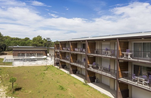 Remoulins Condo | Appart près du Pont du Gard | piscine + Wi-Fi