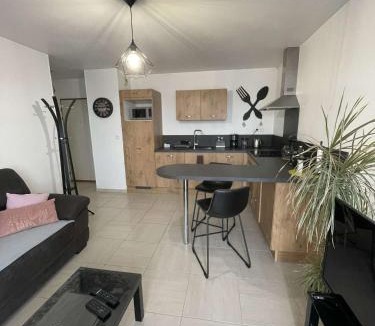 Quartier Malherbe Apartment | Appart. sur Caen avec Garage et Wifi.