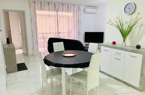 Amelie-les-Bains-Palalda Apartment | Appart T3 rénové avec climatisation, terrasse, wifi, ascenseur et parking à 2 min des thermes - FR-1-703-112