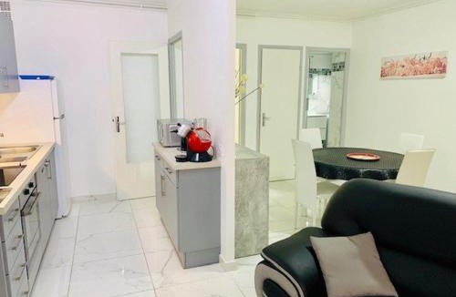 Amelie-les-Bains-Palalda Apartment | Appart T3 rénové avec climatisation, terrasse, wifi, ascenseur et parking à 2 min des thermes - FR-1-703-112