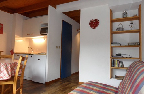 Areches Apartment | Appart with swimming pool, in the mountains, balcony terrace, garage, shops nearby