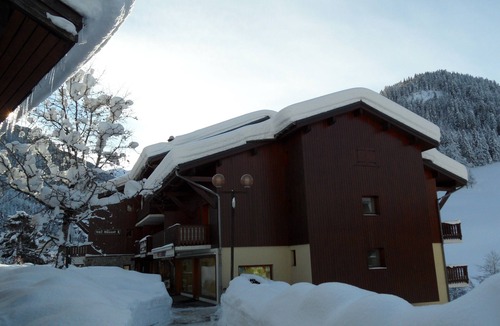 Areches Apartment | Appart with swimming pool, in the mountains, balcony terrace, garage, shops nearby