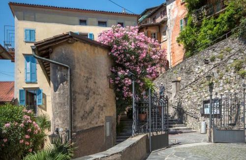 Gandria Apartment | Appartamento Cortiletto with Courtyard in Gandria