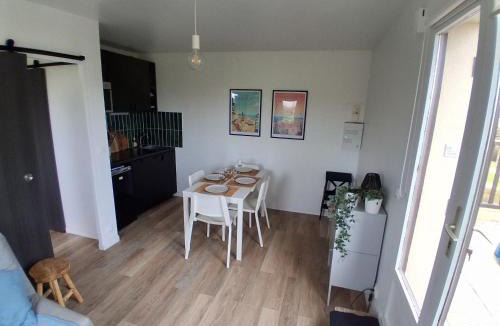 Merville-Franceville-Plage Apartment | Appartement avec terrasse, Cosy et Moderne - à deux pas de la plage !