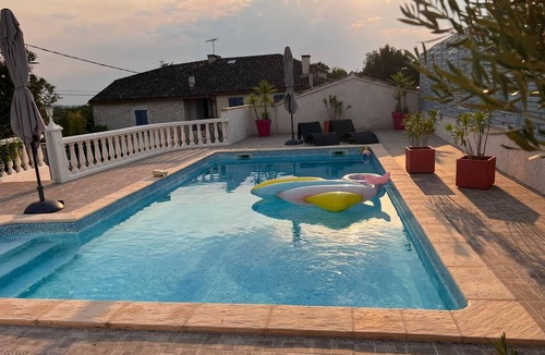 Valprionde Apartment | Appartement Dans Maison Pierre Blanche du Quercy Avec Accès Privé à la Piscine