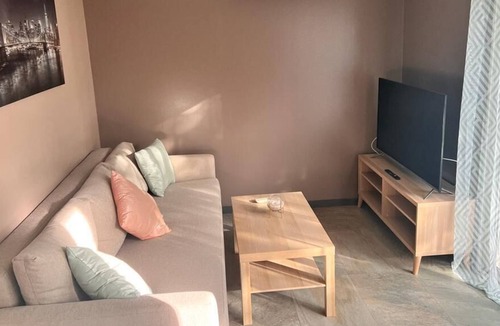 Saint-Laurent-d'Aigouze Apartment | Appartement Avec Terrasse à 10 Minutes à Pied du Centre