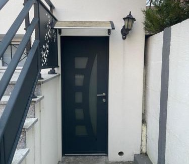 Sainte-Genevieve-des-Bois Apartment | Appartement F1 IDF ,4 pers