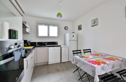 Saint-Gilles-Croix-de-Vie Apartment | Appartement Cour rouge