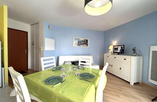 Saint-Gilles-Croix-de-Vie Apartment | Appartement moderne 2P, 4 couchages, terrasse, proche plage et centre, parking, St Gilles Croix de Vie - FR-1-224-217