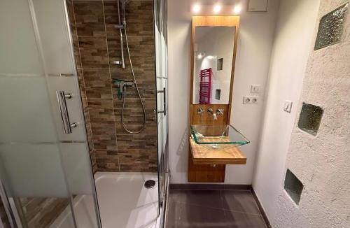 Saint-Quentin-la-Poterie Apartment | Appartement P2 à 4km D'UZÈS