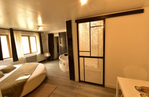 Verneuil-sur-Avre Apartment | Appartement jacuzzi Gold&Night