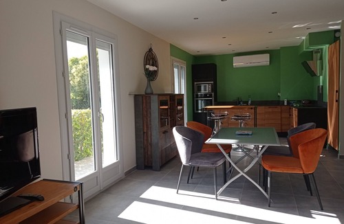 Brison-Saint-Innocent Apartment | Appartement Dans Villa en RDC
