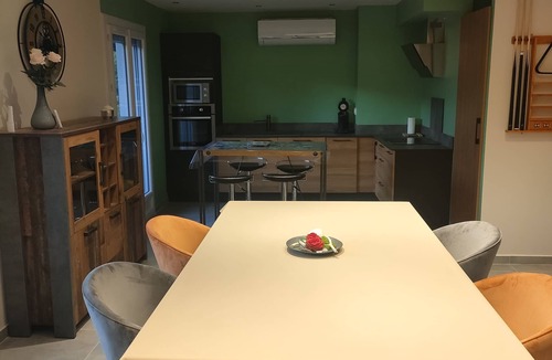 Brison-Saint-Innocent Apartment | Appartement Dans Villa en RDC