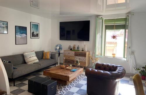 Saint-Andre-de-Sangonis Apartment | Appartement du sud