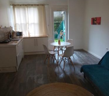 Saint-Leonard-de-Noblat Apartment | Appartement Entier 1