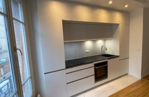 Republique–Point-du-Jour Apartment | Appartement Contemporain Entièrement Rénové Récemment, Élégant et Lumineux