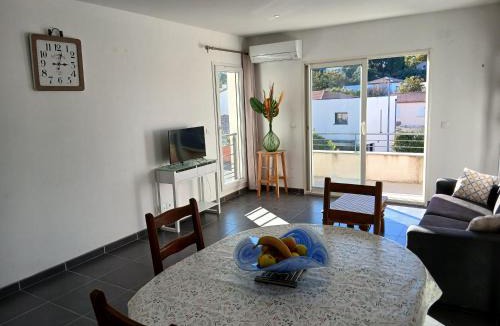 Villelongue-dels-Monts Apartment | Appartement entre mer et montagne
