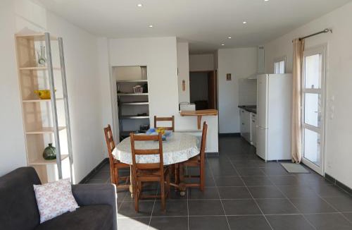 Villelongue-dels-Monts Apartment | Appartement entre mer et montagne