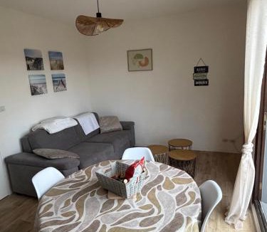 Sainte-Cecile-Plage Apartment | appartement à Sainte Cecile