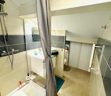 Saint-Jean-de-Vedas Apartment | Appartement élégant avec jacuzzi privé