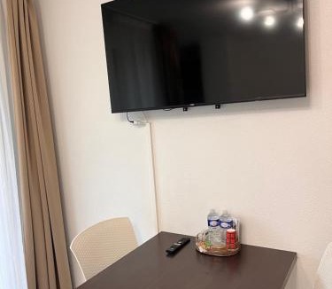 Equemauville Apartment | Appartement élégant avec Balcon à 5 min de Honfleur parking et piscine