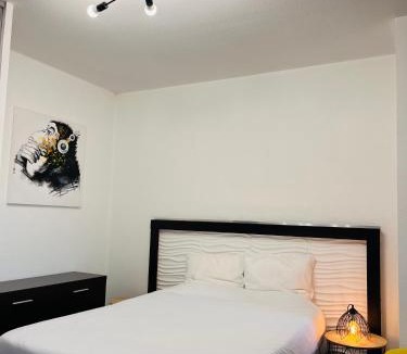 Equemauville Apartment | Appartement élégant avec Balcon à 5 min de Honfleur parking et piscine