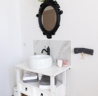 Mirecourt Apartment | Appartement 1 chambre L'Atelier du Photographe