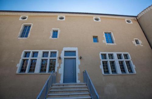 Lussan Apartment | Appartement 2ème étage 4 personnes dans Château avec piscine collective