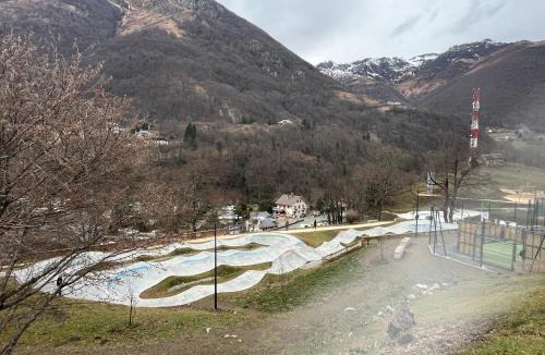 Cauterets Apartment | Appartement 2-4 personnes avec 1 chambre - Résidence les 100 lacs à Cauterets avec balcon et piscine chauffée