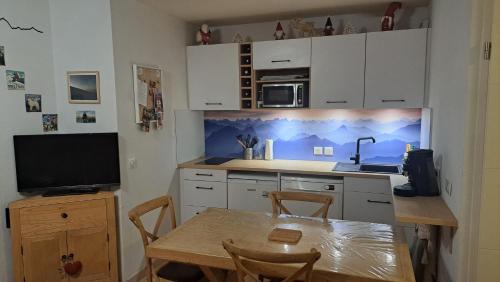 Luz-Saint-Sauveur Apartment | Appartement 2 chambres avec jardinet, piscine vue sur la montagne