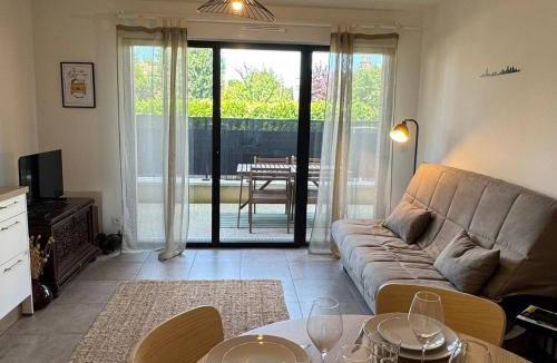 Houlgate Apartment | Appartement 2 pièces à Houlgate, proche plage, avec balcon et parking - FR-1-487-382