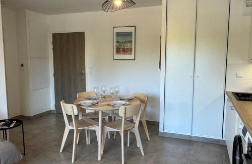 Houlgate Apartment | Appartement 2 pièces à Houlgate, proche plage, avec balcon et parking - FR-1-487-382