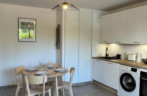 Houlgate Apartment | Appartement 2 pièces à Houlgate, proche plage, avec balcon et parking - FR-1-487-382