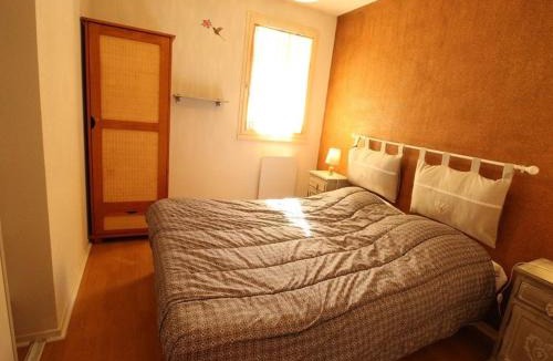 Bagneres-de-Luchon Apartment | Appartement 2 pièces cabine avec balcon, parking, animaux admis, Wi-Fi - FR-1-313-195