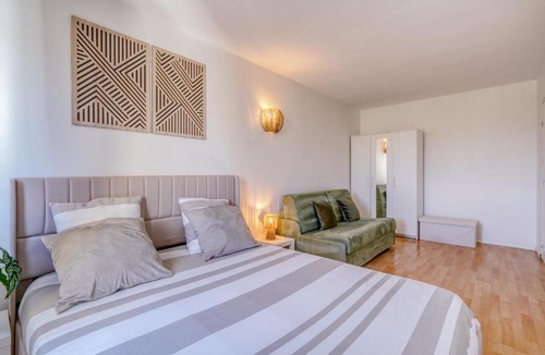 Merignac Apartment | Appartement 2 pièces Tram direct aéroport & Bordeaux Parking