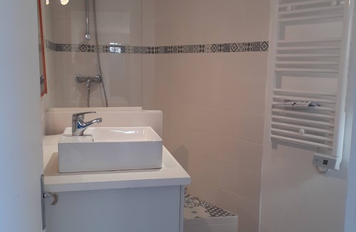 La Marne Apartment | Appartement 3 Pièces Dans Belle Maison, Jardin Clos, à Saint-servan