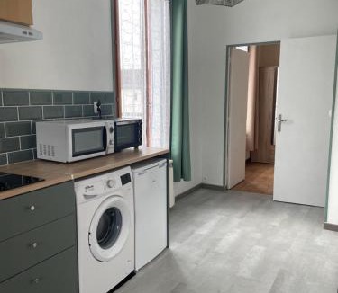 Luc-sur-Mer Apartment | Appartement 35 m2 1er étage 200 m de la mer avec jardin