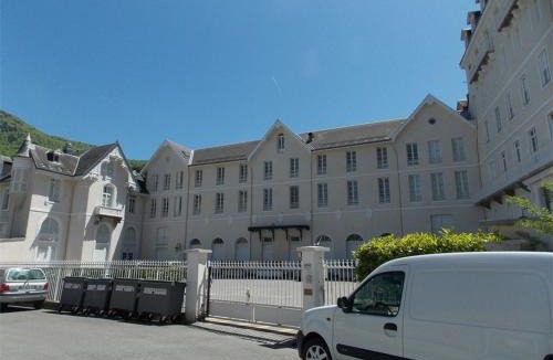 Bagneres-de-Luchon Apartment | Appartement 4 pers. à Luchon - Balcons Sud, Parking et Proximité Thermes et Commerces - FR-1-313-151