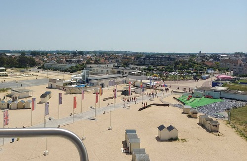 Ouistreham Apartment | Appartement 4 Personnes, 3 min à Pied de la Mer, Accès Direct rue Commerçante PP