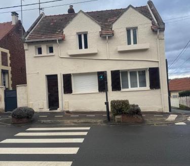 Janville Apartment | Appartement 4 personnes jardin cine jeux compiegne