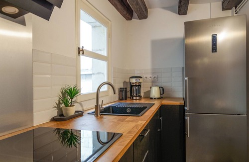 Tours City Centre Apartment | Appartement 4p/2ch place Plumereau avec parking gratuit proche universités