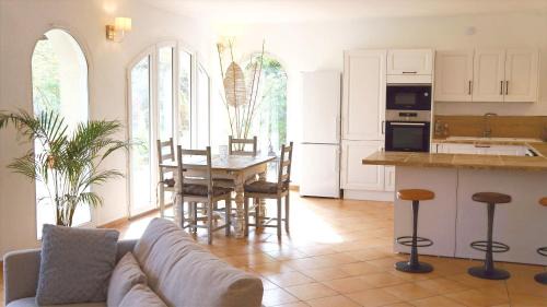 Bagnols-sur-Ceze Apartment | Appartement 5 personnes - Mas du Soleil