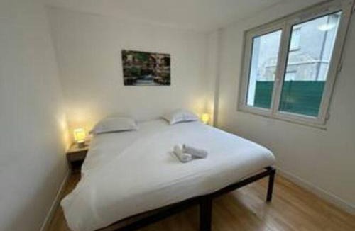 Saint-Cyr-sur-Loire Apartment | Appartement avec terrasse au centre de St Cyr