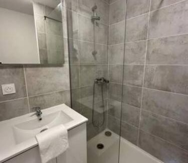 Saint-Cyr-sur-Loire Apartment | Appartement avec terrasse au centre de St Cyr