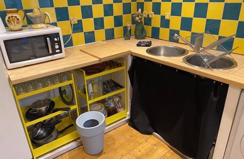 Ecusson Apartment | Appartement Atypique en rdc et Coin Nuit au r-1 au Cœur de Montpellier