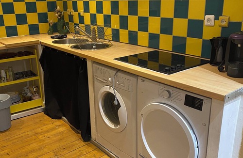 Ecusson Apartment | Appartement Atypique en rdc et Coin Nuit au r-1 au Cœur de Montpellier