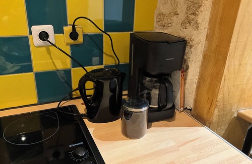 Ecusson Apartment | Appartement Atypique en rdc et Coin Nuit au r-1 au Cœur de Montpellier