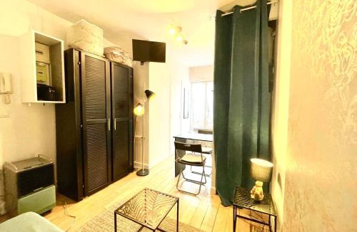 Les Puces de Saint-Ouen Apartment | Appartement au calme