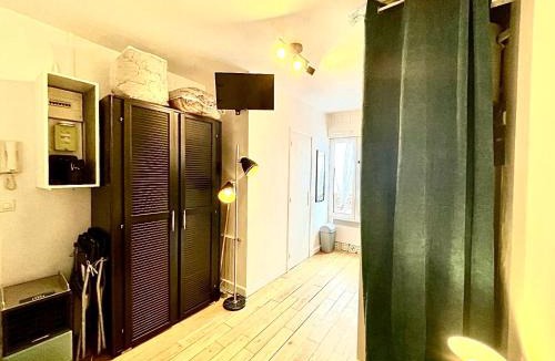 Les Puces de Saint-Ouen Apartment | Appartement au calme